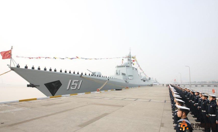 新型导弹驱逐舰郑州舰加入中国海军战斗序列