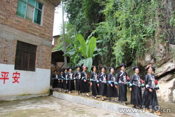烈火玫瑰 文山首支女子义务消防队正式上岗[图]
