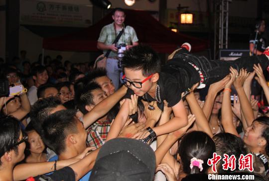 第六届南宁学生<a href='http://www.bjxxg.cn/ent/yinyue/' target='_blank'><u>音乐</u></a>节唱响8岁追梦少年嗨翻全场