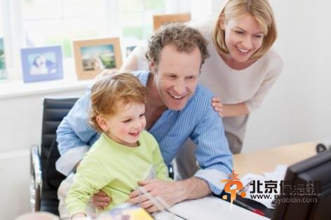 小孩子玩电脑 时间控制在15分钟内