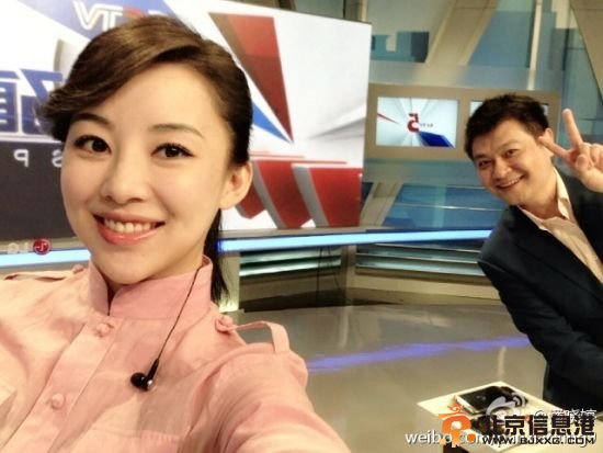 潘晓婷担任斯诺克解说嘉宾(图片来自潘晓婷微博)