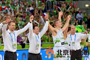 东道主苦战过关锁定第五杰特12分乌克兰难逃一败