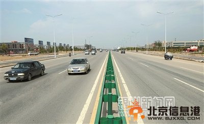 车辆从109国道永宁段驶过。