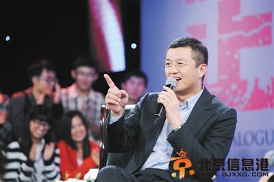 离婚后的李亚鹏参与录制了两档节目，并在第二次访谈中说，王菲和他离婚的报道自己也看过一些。
