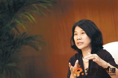 9月26日，清华大学新清华学堂，董明珠参加“诚信之光——2013中国信用企业发布”晚会后，接受媒体专访。
