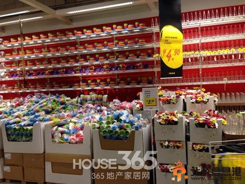 琳琅满目的家居用品 365地产家居网/摄