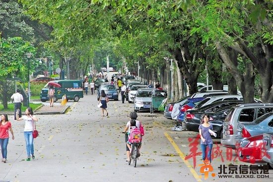 私家车“霸占”高校校园：一日进出车辆七八千