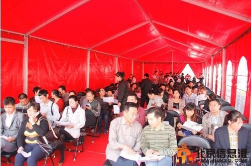 郑州京沙广场上周末开盘现场