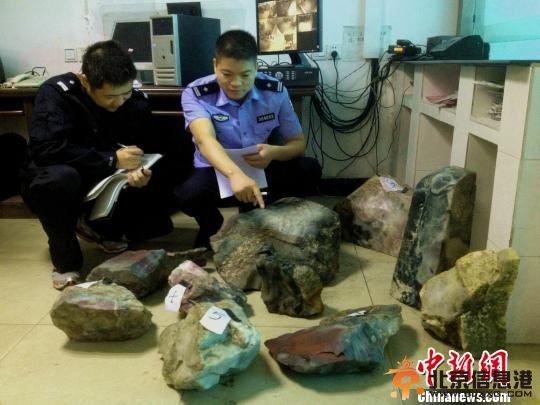 商贩见利忘义结伙盗玉石警方将其一网打尽