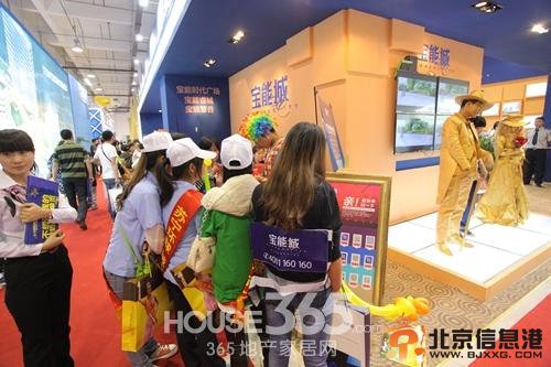 此外，宝能城展位也火爆异常，仅仅来访客户就超过200组，市民对这一座江北新城表现出了浓郁的兴趣。