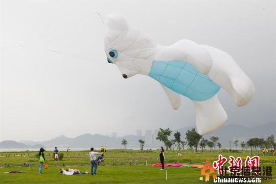 珠海国际风筝会开幕最大风筝挑战吉尼斯纪录