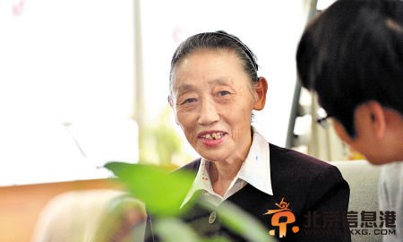 “我希望能帮助更多需要帮助的孩子。”昨日，长沙好人闫利毛对记者说。余志雄 摄“也许我捐的东西微不足道，但希望通过自己的绵薄之力，给需要帮助的人带去一点生活的希望。人在困难的时候就是希望看见一点光。”