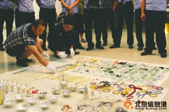 警方追回的被窃黄金首饰、珠宝等物品 凉山州公安局供图