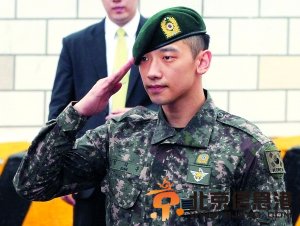 韩国<a href='http://www.bjxxg.cn/ent/mingxing/' target='_blank'><u>明星</u></a>Rain服兵役期间，多次传出违反军纪的事。