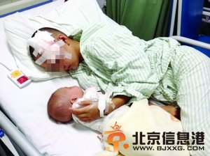 15岁的妈妈和不满5个月的孩子 现代快报记者 晁静 摄
