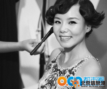 全能星战龚琳娜致青春现场版视频 龚琳娜民谣版致青春歌词