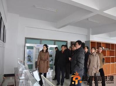 扬州发改委周冰活动图片(左一)。