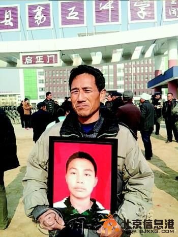 14岁少年疑遭舍友群殴致死 校方：学生闹着玩