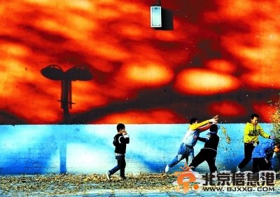 57岁老<a href='http://www.bjxxg.cn/news/beijing/' target='_blank'><u>北京</u></a>少年宫上完“最后一课”[墙根网]