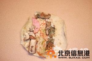 春饼里丰富的内容[点击放大]