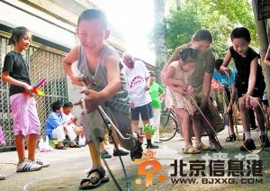 枣林前街的小伙伴[墙根网]