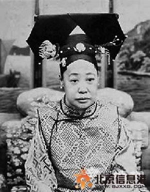 瑾妃母女隔墙望[墙根网]