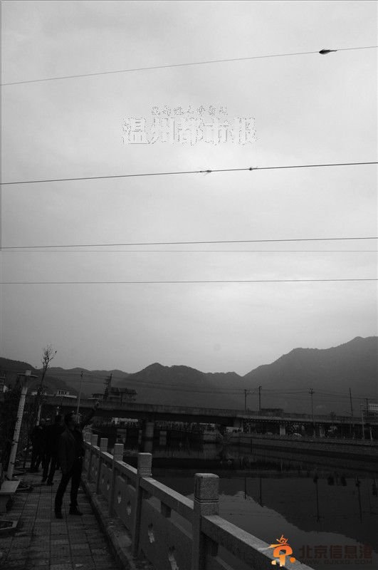 男子高压线下垂钓 一挥竿被烧得只剩1条短裤(图)