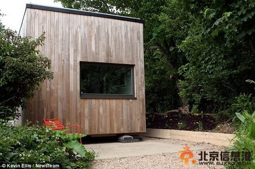 这栋立体房屋高3米，宽4米，完全能够让两口人住得舒舒服服。