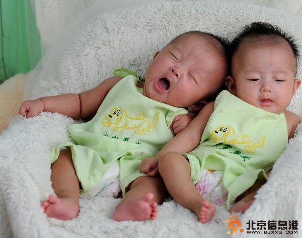 6旬老妇做试管手术诞双胞胎