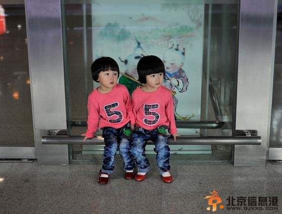 6旬老妇做试管手术诞双胞胎