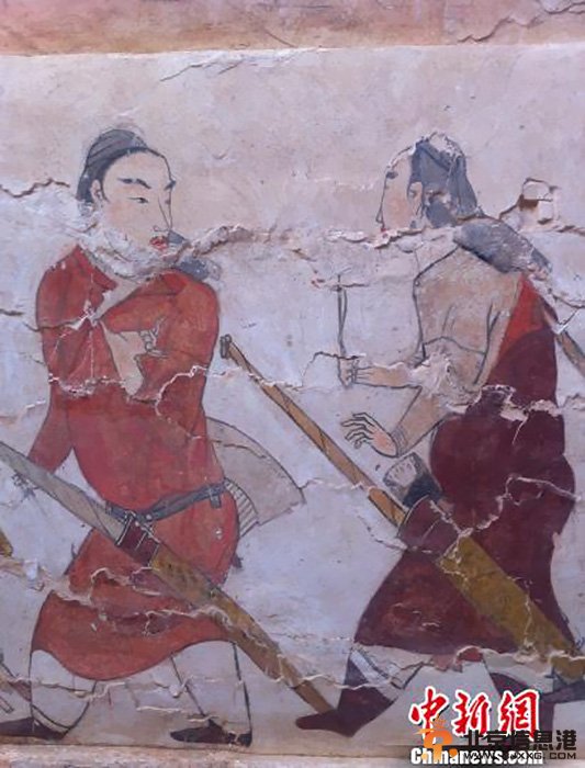 图为第三层出行仪仗壁画，所绘人物大部为站立的武士形象，所有武士均佩戴弓箭。　胡健　摄