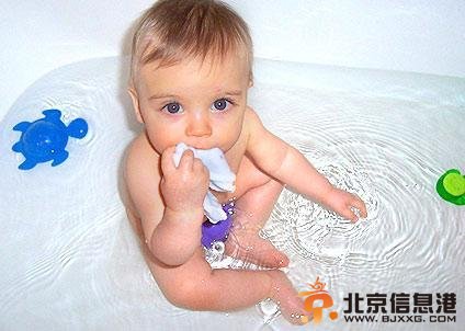 宝宝洗澡水温多少最适宜？