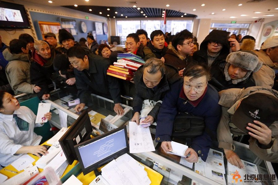 北京市民疯抢马年邮票