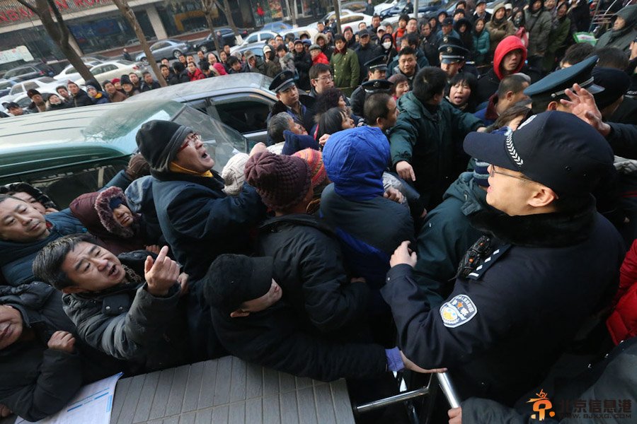 北京市民疯抢马年邮票