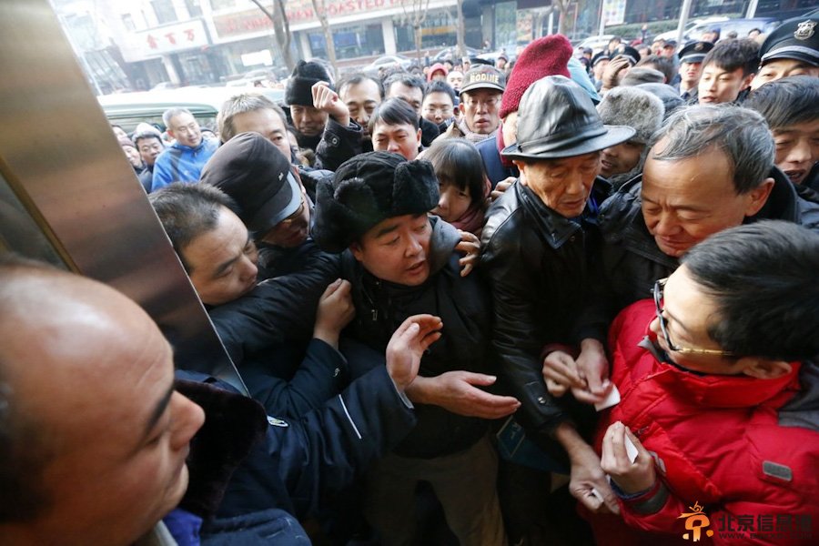 北京市民疯抢马年邮票