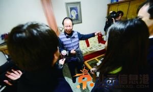 　2月25日，家住雨儿胡同29号院的69岁市民关世岳迎来了习近平总书记。当日下午，媒体记者云集关先生家采访。