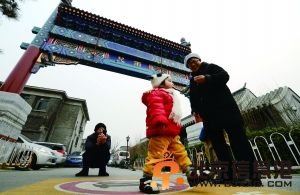 “雨儿”牌楼已成为游客专程寻访的热门景点。