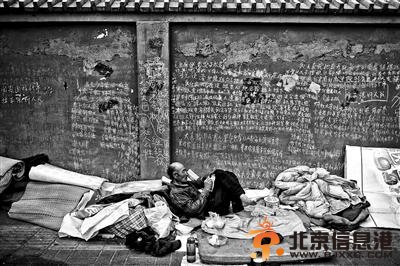 <a href='http://www.bjxxg.cn/news/beijing/' target='_blank'><u>北京</u></a>上访村探访：路边摊卖“领导人通信方式”