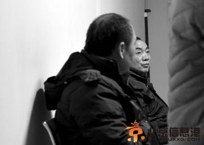 2014年1月11日上午，在合肥滨湖医院，代克民由政府人员陪同做身体检查。京华时报记者王苡萱摄