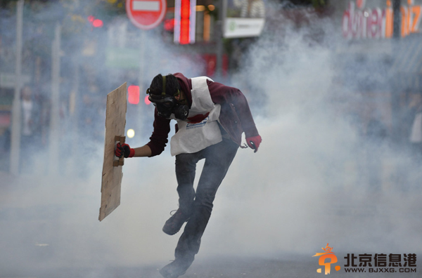 土耳其矿难引民愤 多地爆发冲突