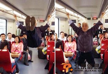七旬翁地铁车厢练“双杠”引来掌声一片（组图）