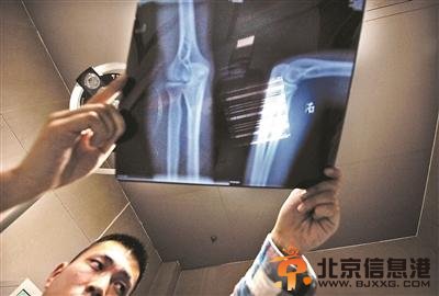 记者暗访村官庆生宴被殴：村主任遭查 6人被拘