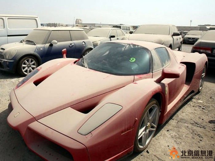 迪拜豪车遭遗弃真相调查：罚单太高不如弃车【组图】