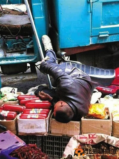 上访男子遭特警击毙 目击群众写的联名信称警察不该打死人