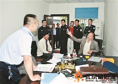 农民冒充联合国专员令监狱放人 警察当场被逗笑