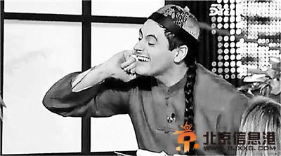 西班牙再现辱华节目 标识牌写华人与狗不得入内