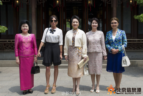 彭丽媛邀多国领导人夫人逛豫园