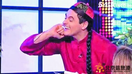 2013年12月，跨年晚会抹黑华人形象
