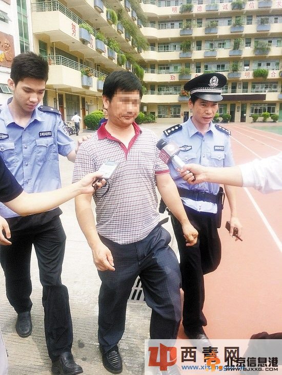 深圳一老师搂学生看成人片 曾要和女生“试一下”