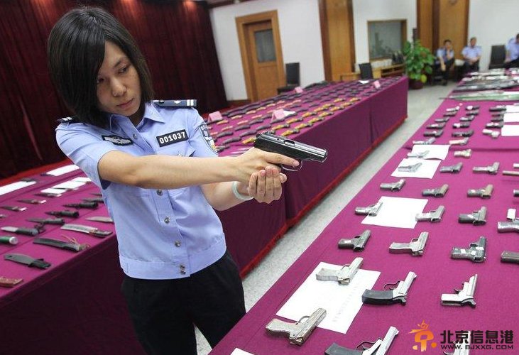 广东警方半年缴枪845支 仿真枪31.6万支